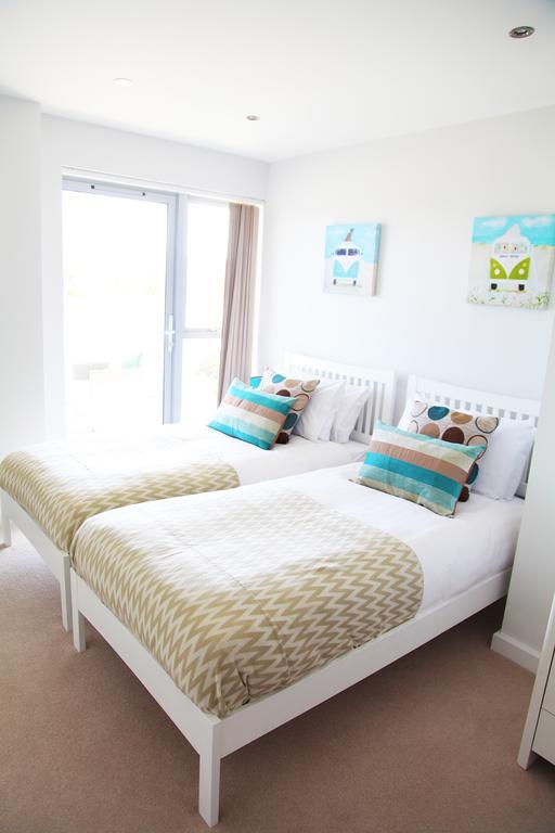 Azure 7 * New Quay